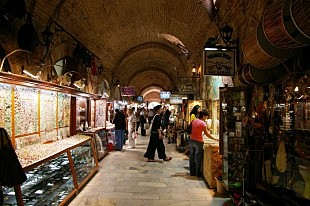 Bazaar in oude omgeving