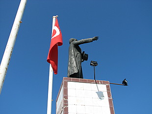 Standbeeld van Atatürk
