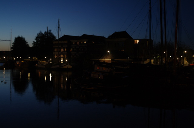 De museumhaven in de schemer