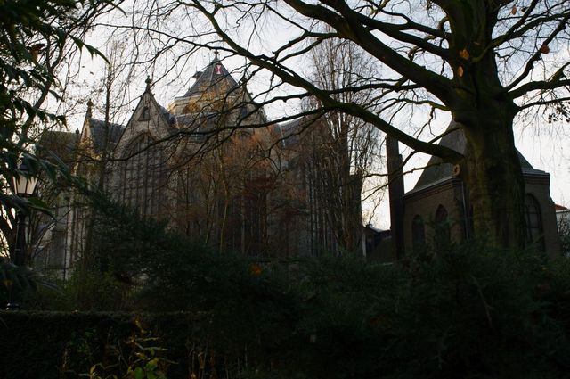 Mysterieus gezicht op de Sint Janskerk